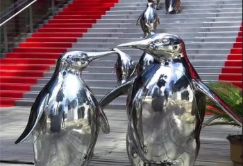 企鹅雕塑-城市不锈钢镜面等待同伴的企鹅雕塑