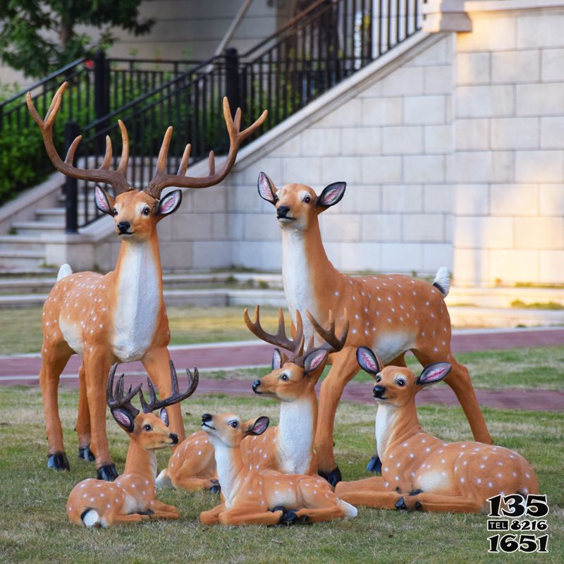 鹿雕塑-公园景区玻璃钢一群鹿雕塑高清图片