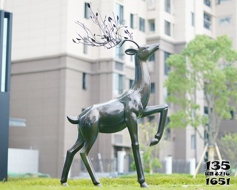 梅花鹿雕塑-校园景观装饰品不锈钢仿铜梅花鹿雕塑高清图片