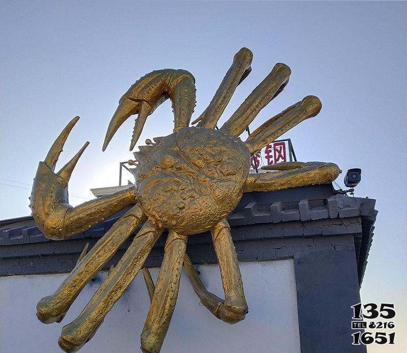 螃蟹雕塑-墙上摆放的爬行的不锈钢创意爬行雕塑