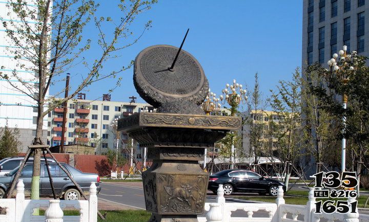 日晷雕塑-公园仿古做旧不锈钢仿铜日晷雕塑高清图片