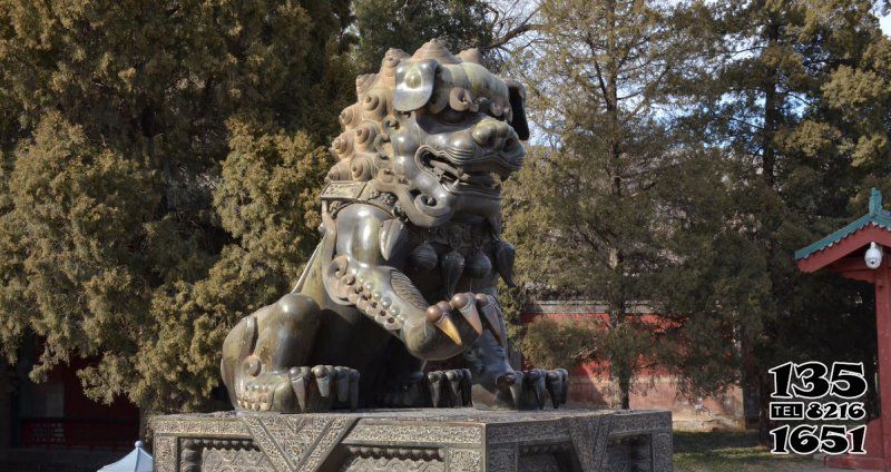狮子雕塑-户外大型仿真动物青石石雕狮子雕塑高清图片