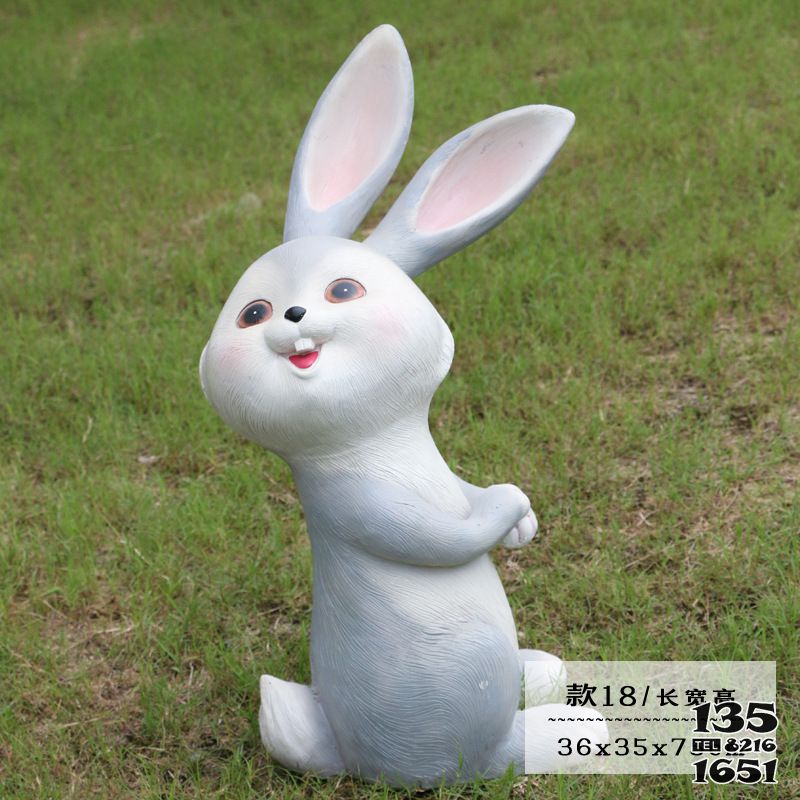 兔子雕塑-幼儿园一只可爱的卡通玻璃钢兔子雕塑高清图片