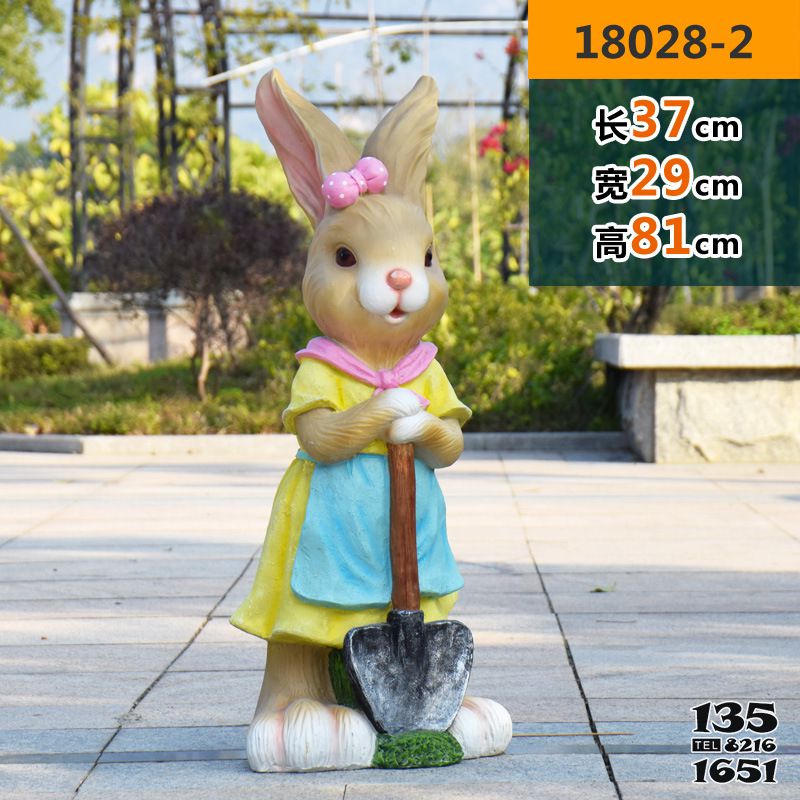 兔子雕塑-庭院一只工作的树脂兔子雕塑高清图片