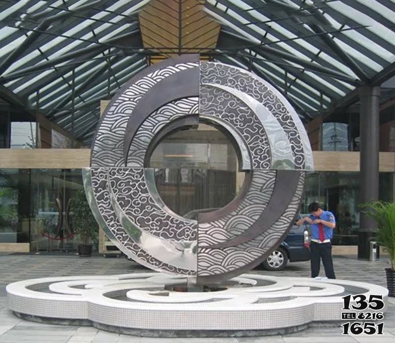 圆环雕塑城市广场创意不锈钢浮雕圆环雕塑高清图片