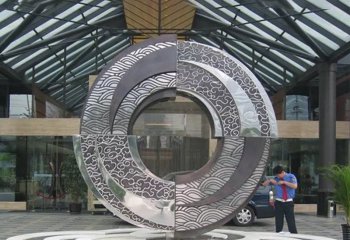 奔马礼 - 不锈钢作品，捕捉城市艺术的魅力