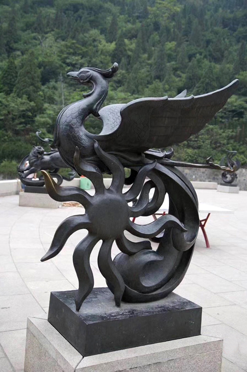 朱雀雕塑-景区摆放的一只黑色的玻璃钢喷漆朱雀雕塑
