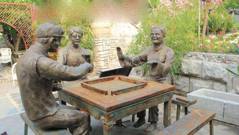 打麻将的人物铜雕-打麻将的人物铜雕公园小品铜雕高清图片