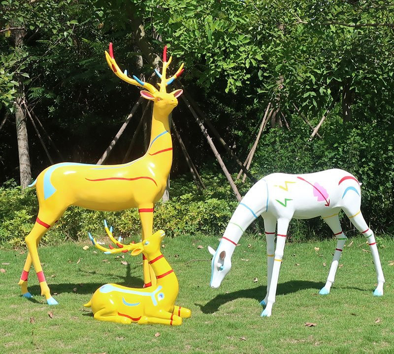 商场玻璃钢彩绘鹿雕塑-玻璃钢彩绘鹿雕塑商场动物雕塑高清图片