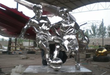 不锈钢踢足球的人物雕塑-不锈钢踢足球人物雕塑 公园运动人物雕塑