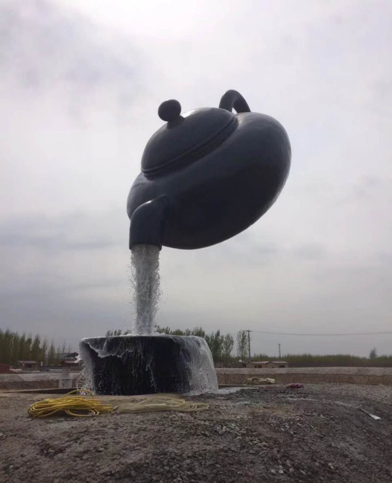 承接新疆流水的茶壶铜雕-流水的茶壶铜雕 公园景观雕塑高清图片