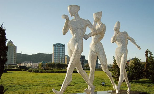 不锈钢抽象竞走人物雕塑-不锈钢竞走人物雕塑 公园运动人物雕塑高清图片