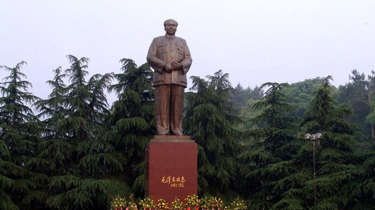 立式毛主席铜雕-立式毛主席铜雕 广场伟人铜雕高清图片