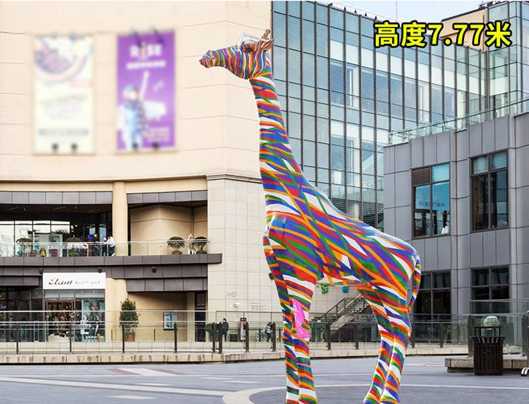玻璃钢彩绘长颈鹿雕塑-玻璃钢彩绘长颈鹿 公园动物雕塑高清图片