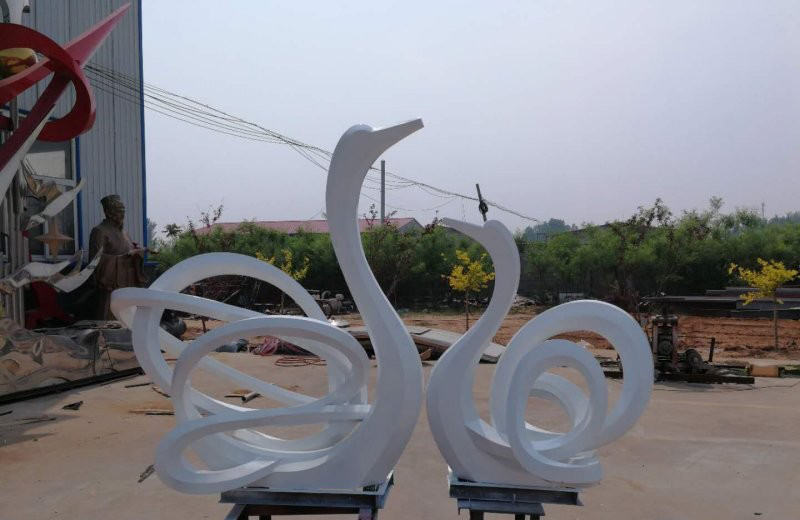 深圳不锈钢抽象天鹅项目-不锈钢抽象天鹅 企业景观雕塑高清图片