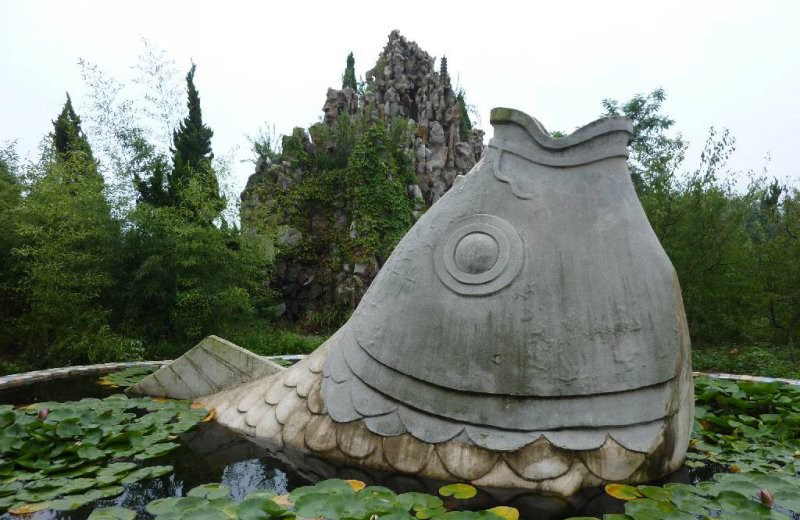 大型喷水鲤鱼石雕-大型喷水鲤鱼石雕 园林景观雕塑高清图片