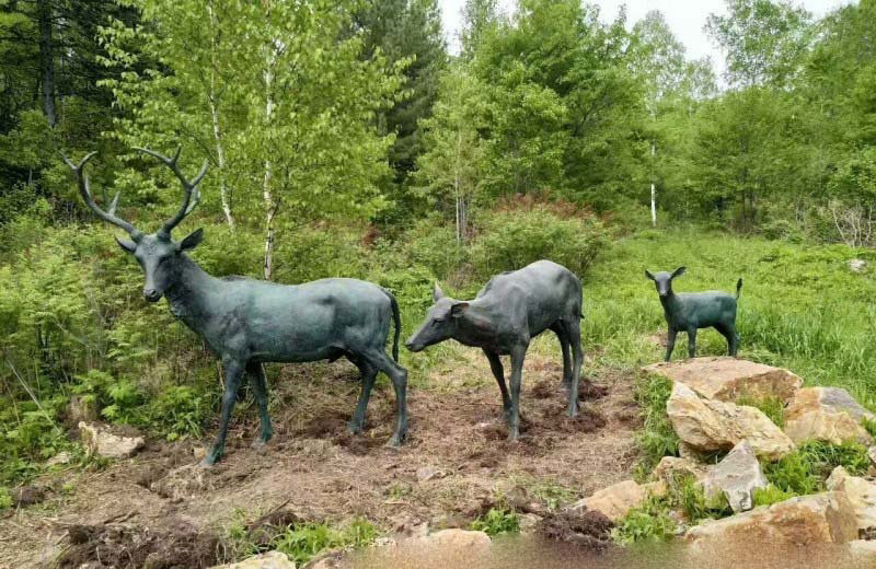 铜雕梅花鹿-铜雕梅花鹿 公园动物雕塑高清图片