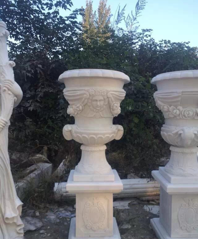 汉白玉欧式花盆-小区欧式花盆石雕高清图片