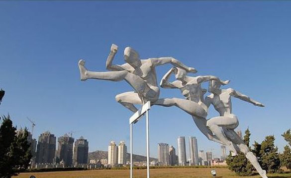 不锈钢跨栏人物-不锈钢跨栏运动人物雕塑高清图片