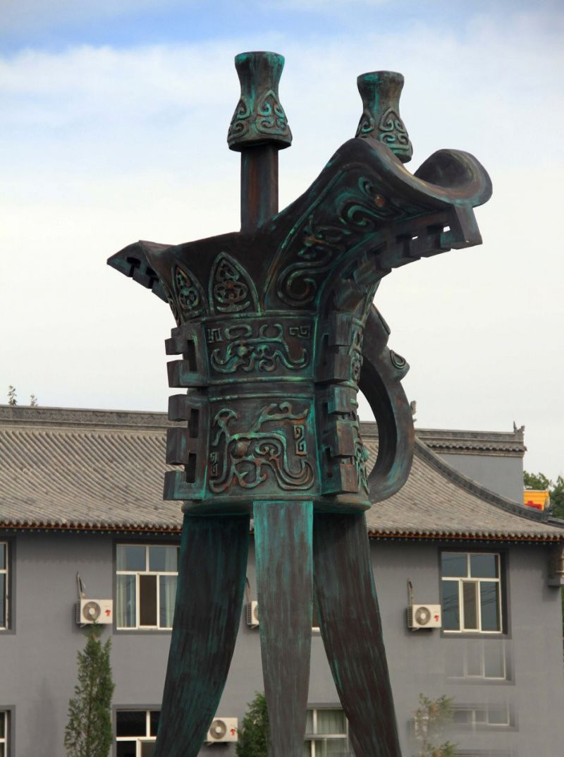 大型青铜酒樽-青铜酒樽雕塑高清图片
