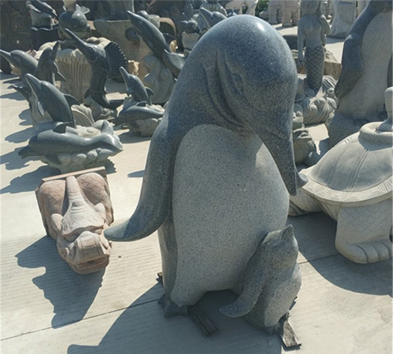 公园母子企鹅石雕-大理石公园母子企鹅雕塑高清图片