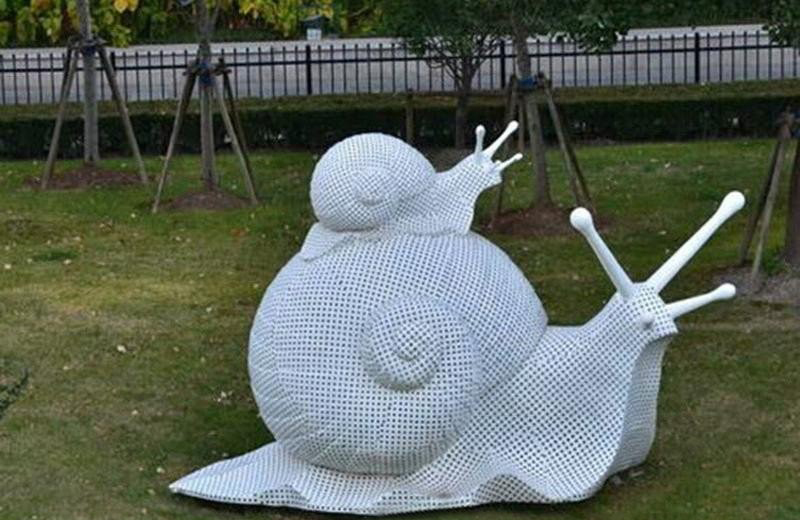不锈钢公园镂空母子蜗牛-不锈钢母子蜗牛雕塑高清图片