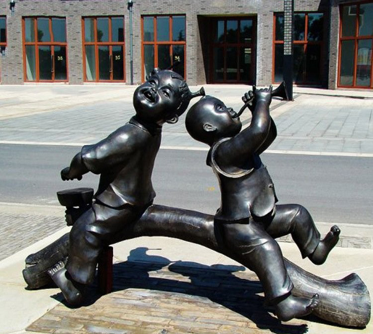 儿童玩耍童趣铜雕-铜雕玩耍的儿童高清图片