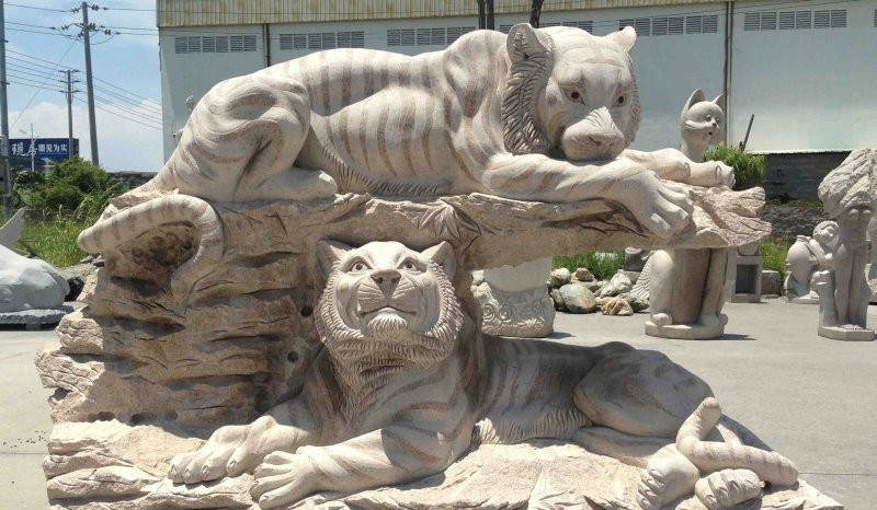 石雕老虎公园动物雕塑-公园老虎石雕高清图片