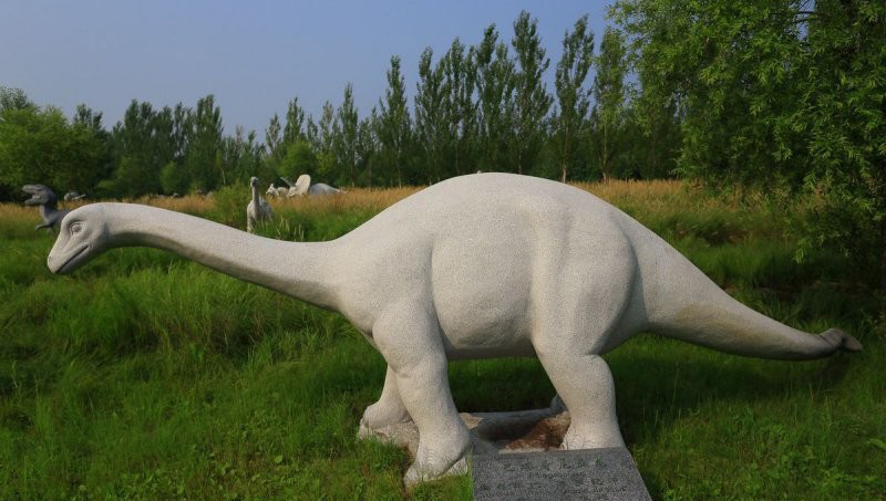 石雕恐龙公园动物雕塑-石雕恐龙动物雕塑高清图片