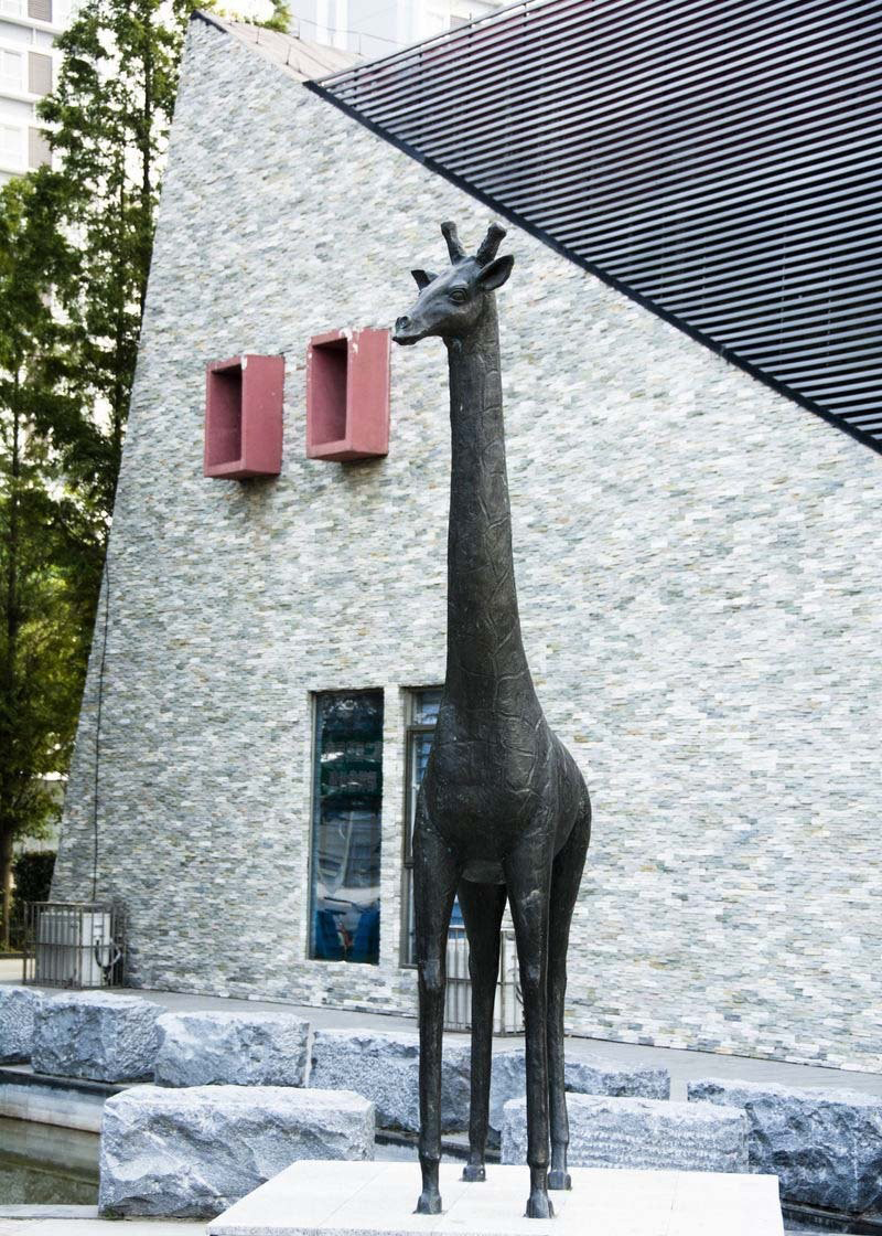 铜雕长颈鹿公园动物雕塑-铜雕长颈鹿动物雕塑高清图片