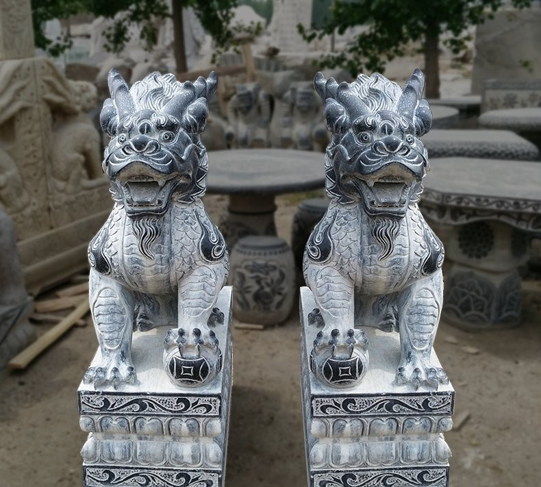 仿古踩球麒麟石雕-仿古麒麟石雕高清图片
