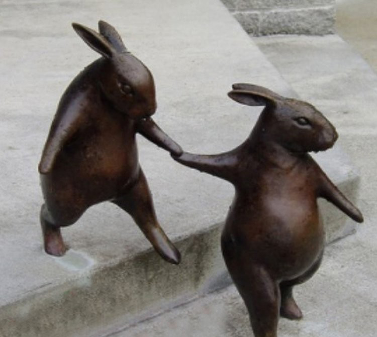 公园卡通兔子铜雕-公园兔子铜雕 卡通兔子铜雕高清图片