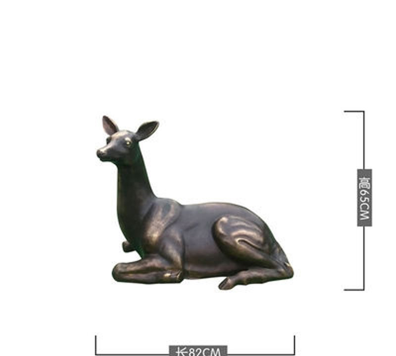 铸铜公园动物跪姿鹿-铸铜鹿雕塑 公园铜雕鹿高清图片