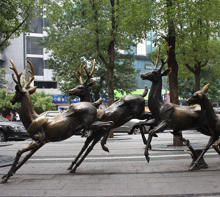 公园动物奔跑的鹿铜雕-公园动物铜雕 奔跑的鹿铜雕高清图片